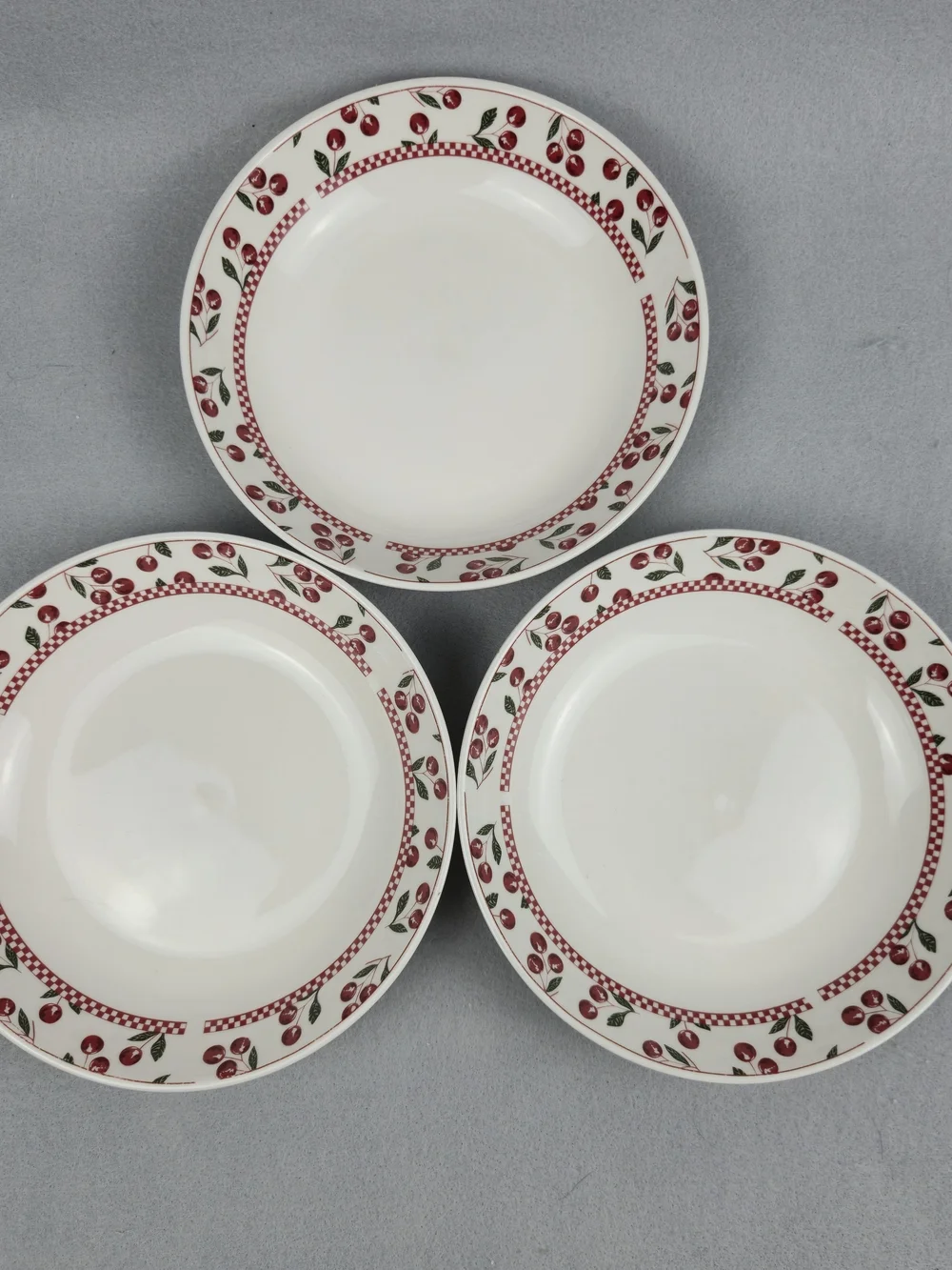 Oneida Majesticware Cherries Jubilee Bowls Set of 3